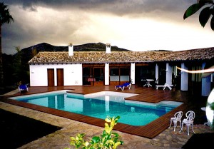 20060303080801Piscina03